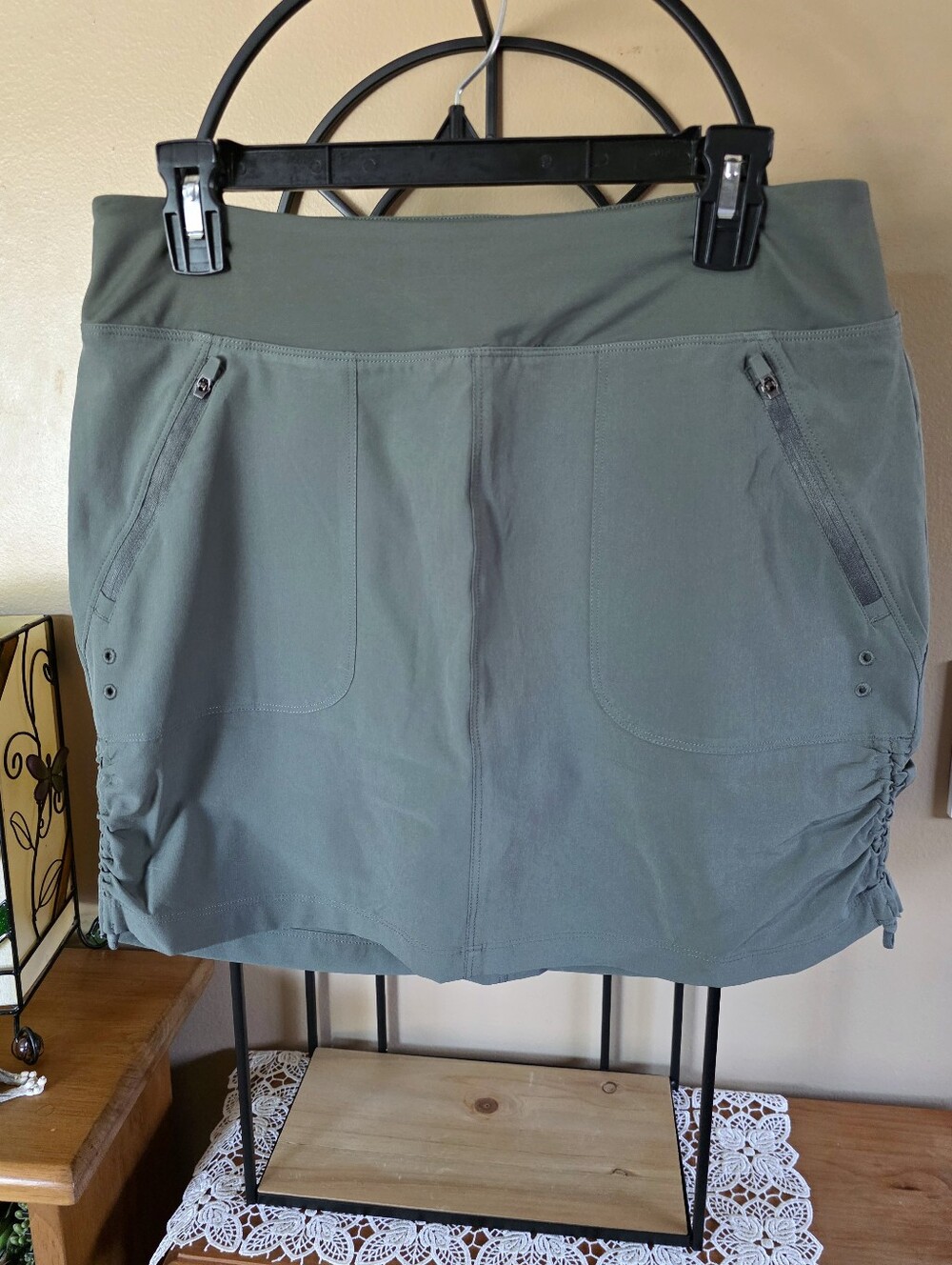 Kyodan Active Quick Dry Slip-On Skort in Dusty Sage Green With Ruching Size M